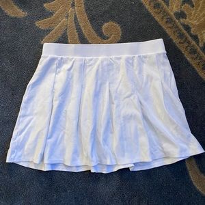 White stretchy pleated skirt
